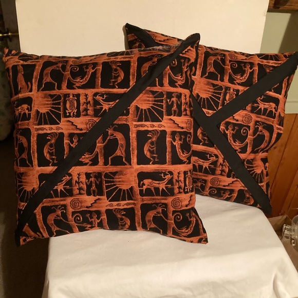 Set of two southwest throw pillows - Picture 1 of 5